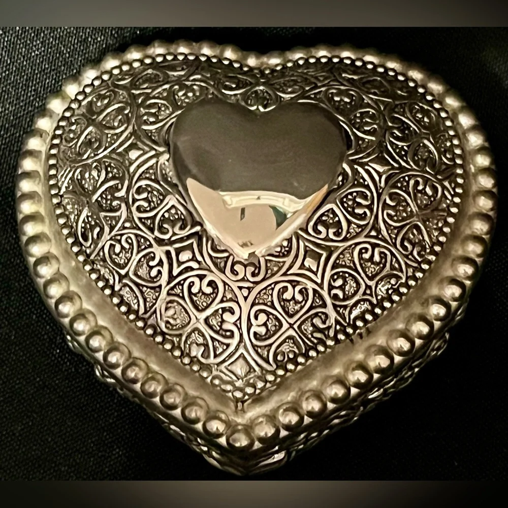 Vintage Heritage Mint Silver Plate Heart Trinket Box Velvet Lined Jewelry Case